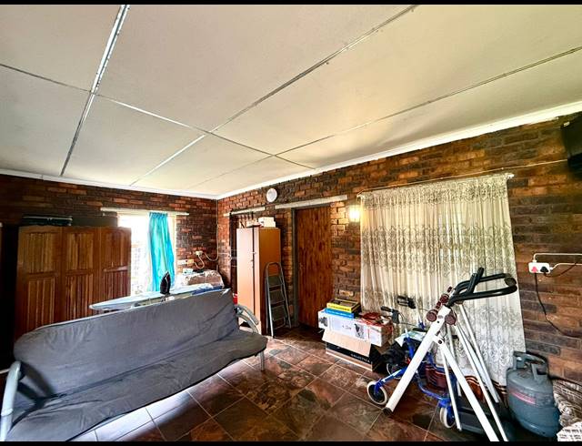 4 BEDROOM FREESTANDING FOR SALE IN COSMOSRAND